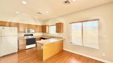 5173 W Shaw Butte Dr in Glendale, AZ - Building Photo - Building Photo