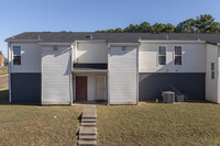 Academy Apartments in Huntsville, AL - Foto de edificio - Building Photo