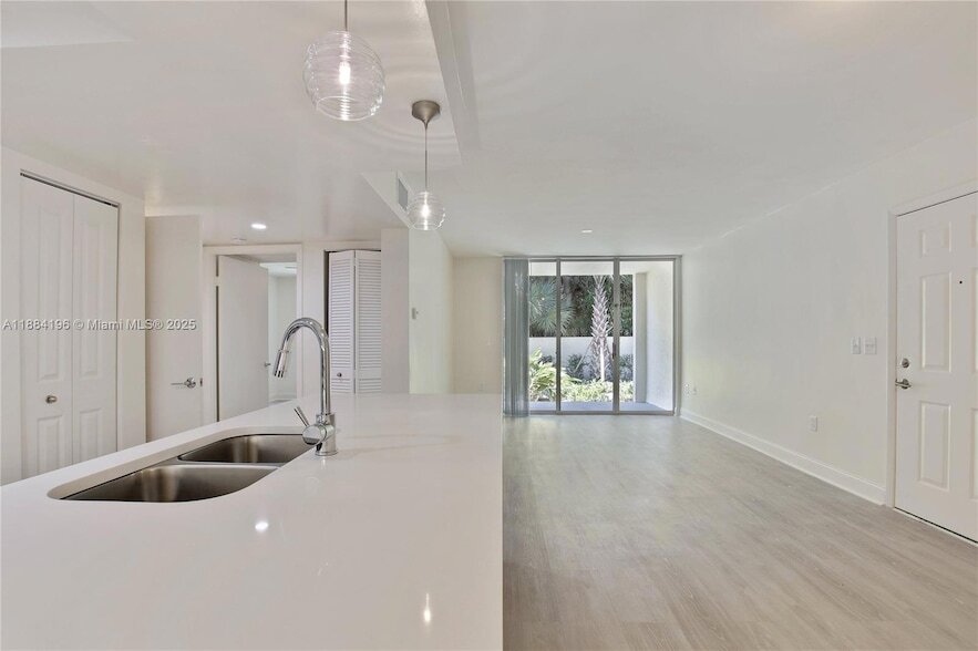 3605 NE 207th St, Unit 2104 in Miami, FL - Building Photo