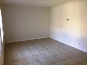 5352 Bosque Ln-Unit -109 in West Palm Beach, FL - Building Photo - Building Photo