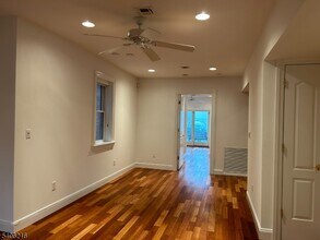 94 Walnut St in Montclair, NJ - Building Photo - Building Photo