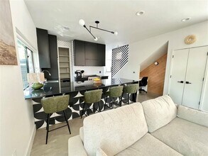 1100 Brass St in Austin, TX - Building Photo - Building Photo