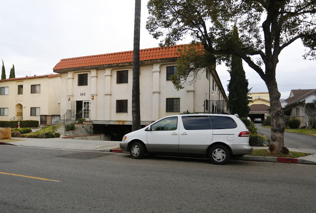 343 W Lomita Ave in Glendale, CA - Foto de edificio