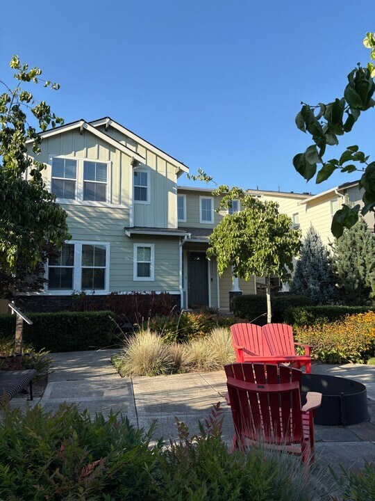 23417 Naches Peak Ln in Black Diamond, WA - Building Photo