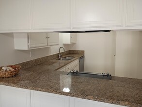 851 Amigos Way in Newport Beach, CA - Building Photo - Building Photo