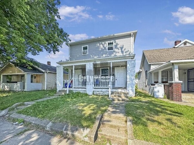 1360 S Sheffield Ave