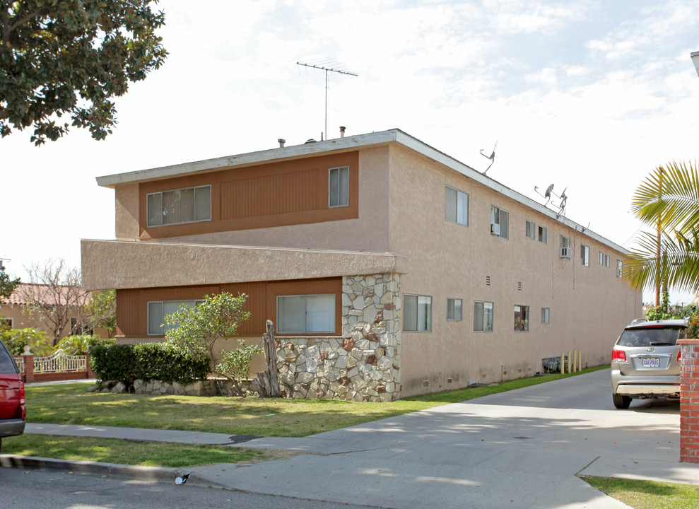 8139 Cypress Ave in South Gate, CA - Foto de edificio