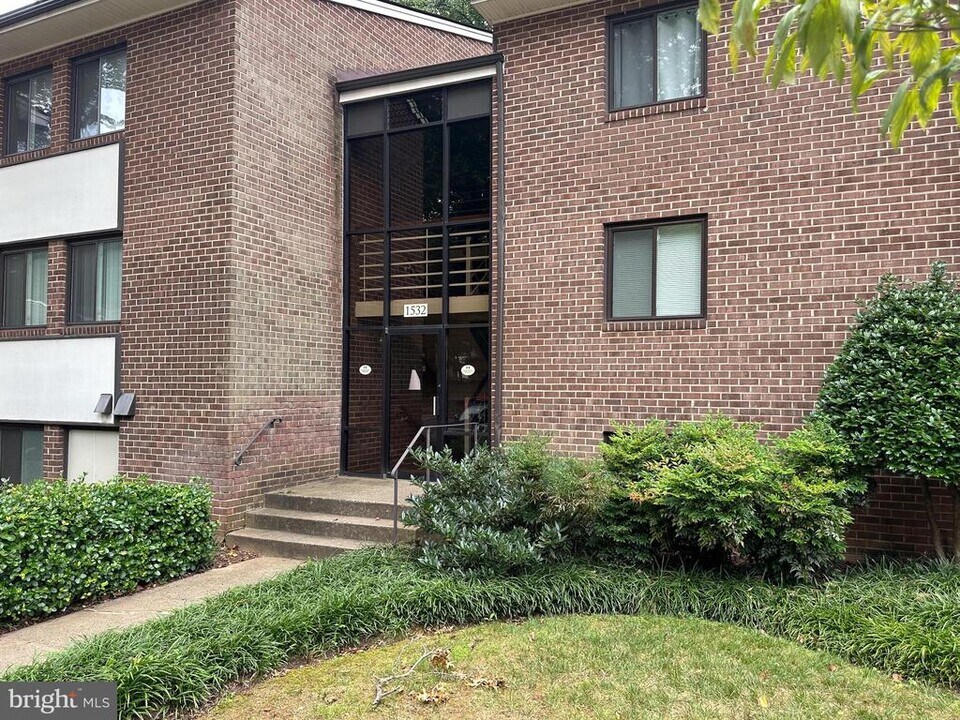 1532 Northgate Square in Reston, VA - Building Photo