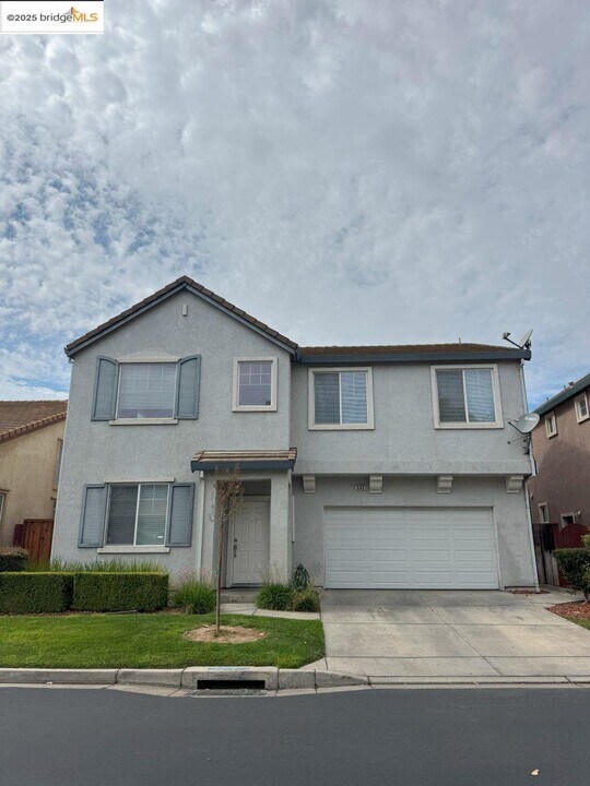 645 Rockspray Cir in Pittsburg, CA - Foto de edificio