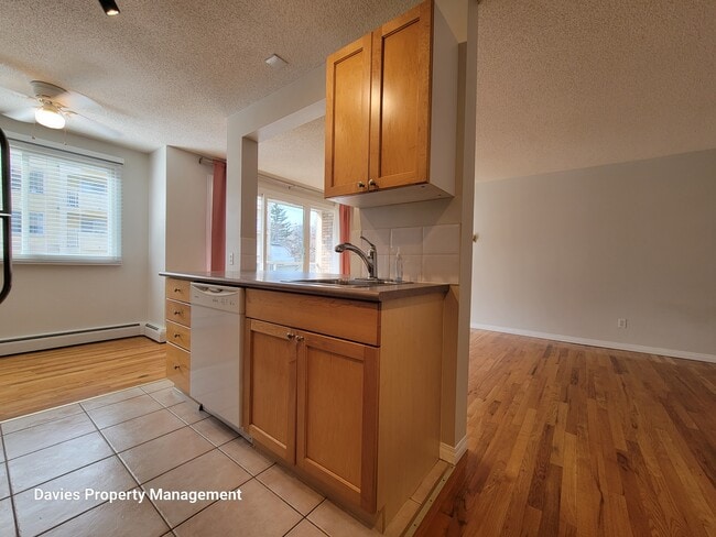 10230-10120 120 St NW in Edmonton, AB - Building Photo - Building Photo