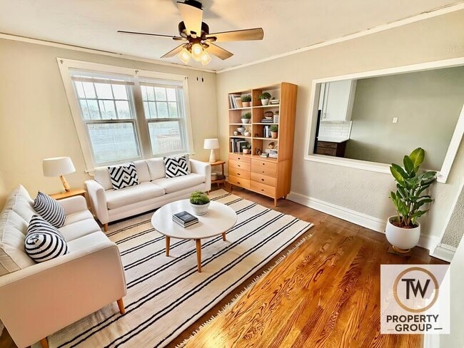 property at 1240 Hawthorne Pl
