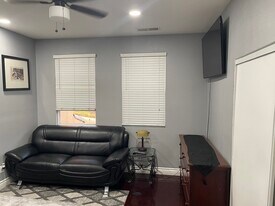 16868 Ridge Cliff Dr in Riverside, CA - Building Photo