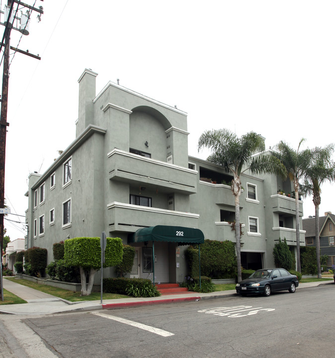 292 N Lowena Dr in Long Beach, CA - Building Photo