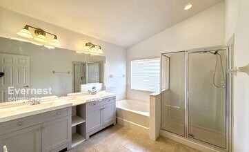 692 Sea Holly Dr in Brooksville, FL - Foto de edificio - Building Photo