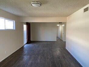 2713 El Caprice Dr in Rancho Cordova, CA - Building Photo - Building Photo