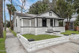 2106 Moncrief Rd in Jacksonville, FL - Building Photo