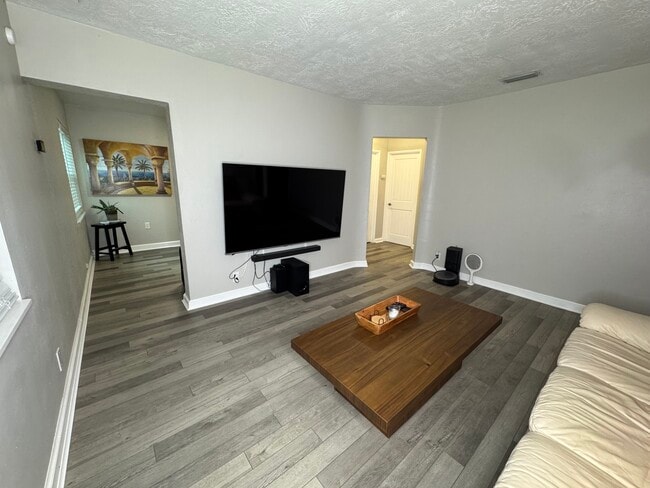 3521 W Paul Ave in Tampa, FL - Building Photo - Building Photo