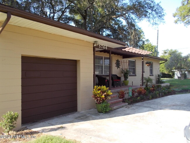 5766 Cherry Laurel Dr in Jacksonville, FL - Foto de edificio - Building Photo