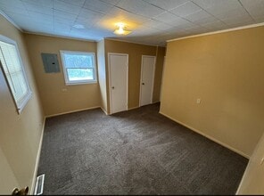 2401 Lowell Ave in Saginaw, MI - Foto de edificio - Building Photo