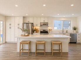 5934 Hughes St in San Diego, CA - Building Photo