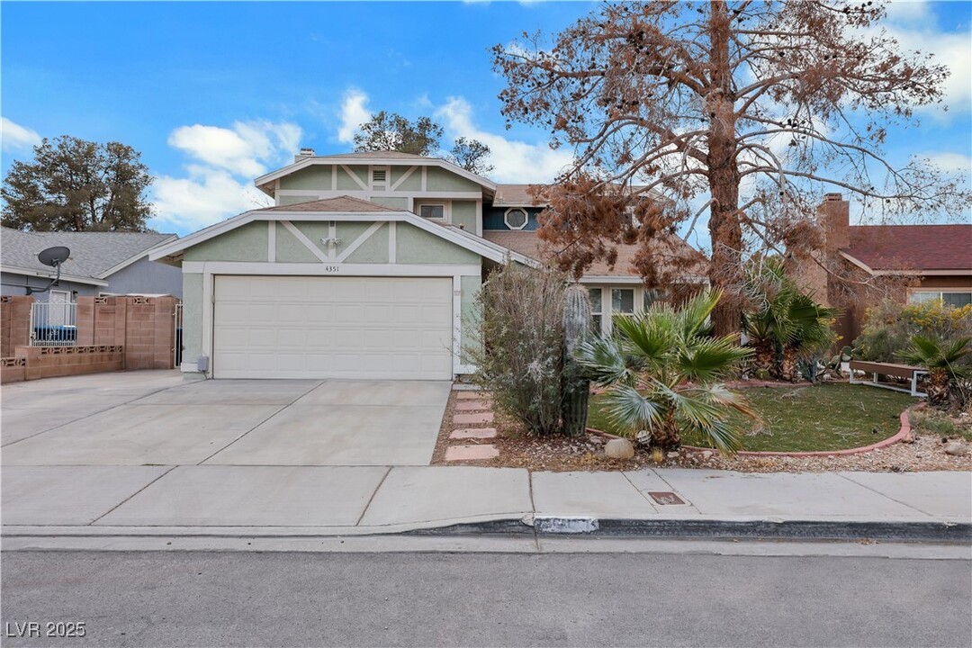 4351 Satinwood Dr in Las Vegas, NV - Foto de edificio