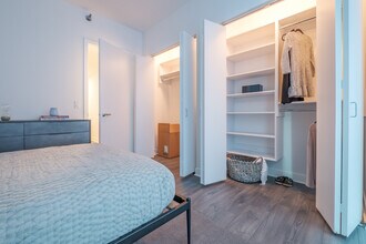 251 W Hubbard St in Chicago, IL - Foto de edificio - Building Photo