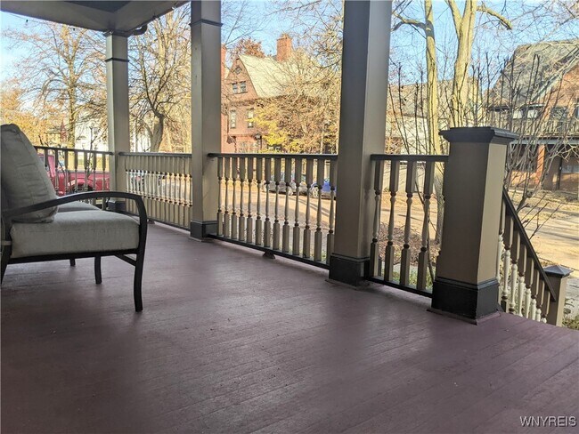 366 Ashland Ave in Buffalo, NY - Building Photo - Building Photo