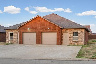 109 Holland Dr in Clarksville, TN - Foto de edificio - Building Photo