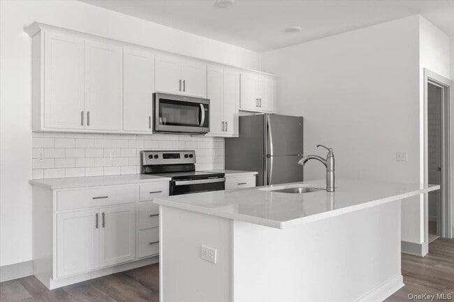 75 Forester Ave, Unit 118 in Warwick, NY - Building Photo - Building Photo