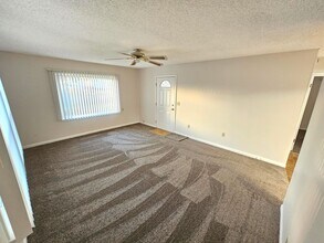 925 Laurel Ln in Oregon City, OR - Building Photo - Building Photo