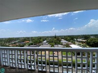 1831 NE 38th St in Fort Lauderdale, FL - Foto de edificio - Building Photo