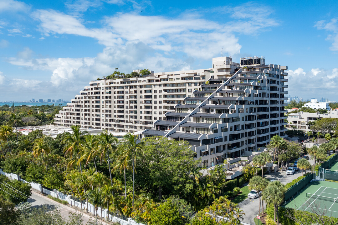 The Emerald Bay in Miami, FL - Building Photo