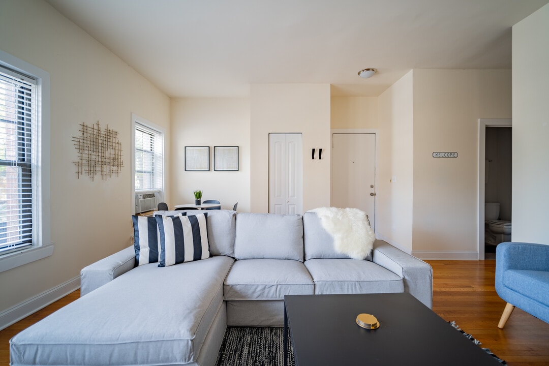 2989 N Lawndale Ave, Unit 1 in Chicago, IL - Building Photo