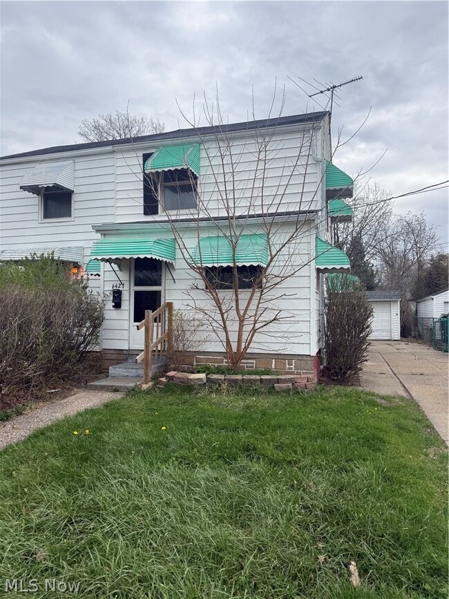 property at 1427 E 252nd St