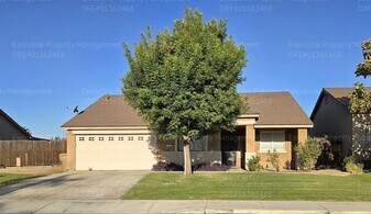 7111 Santana Sun Dr in Bakersfield, CA - Building Photo