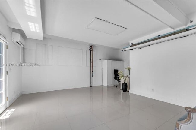 1006 NE 202nd Ln in Miami, FL - Building Photo - Building Photo