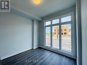 1406 Hemlock Rd in Ottawa, ON - Building Photo - Building Photo