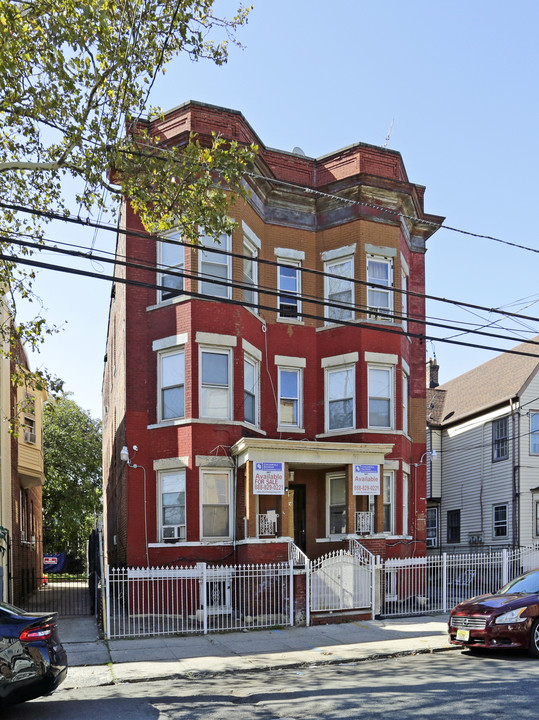 524 E Jersey St in Elizabeth, NJ - Building Photo