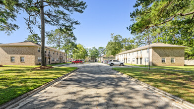 Summerville Country Club Apartments in Summerville, SC - Foto de edificio - Building Photo