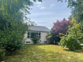 9419 McNaught Rd in Chilliwack, BC - Building Photo