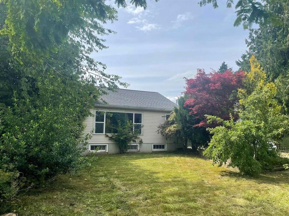 9419 McNaught Rd in Chilliwack, BC - Building Photo