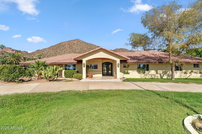 5310 E Camelback Rd in Phoenix, AZ - Building Photo - Building Photo