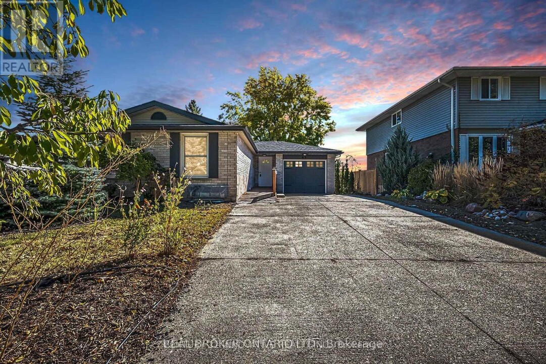 63 Wheatfield Crescent in Kitchener, ON - Building Photo