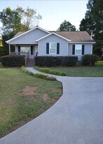 308 Sparks Ln in Dalton, GA - Building Photo
