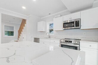 373 Forest Beach Rd in Annapolis, MD - Building Photo - Building Photo