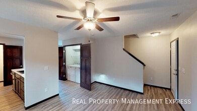 3 Bedroom 1.5 Bathroom Townhome w/ Double Stall Attached Garage on the West side of Sioux Falls in Sioux Falls, SD - Building Photo - Building Photo