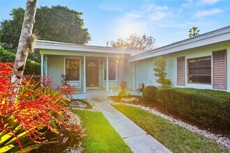 736 Alhambra Cir in Coral Gables, FL - Building Photo - Building Photo