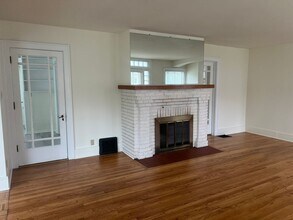 240 W Locust St in Dekalb, IL - Building Photo - Building Photo