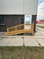 102 Winchester St in Monroe, MI - Building Photo