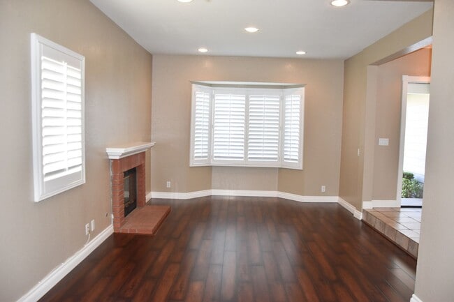 1276 Willowspring Ln in Corona, CA - Foto de edificio - Building Photo